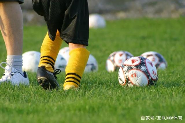 西甲-莱万多夫斯基梅开二度 巴萨2-1阿拉维斯